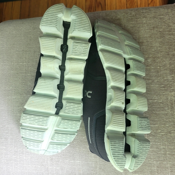 On Could 5 Sneakers - Picture 3 of 6